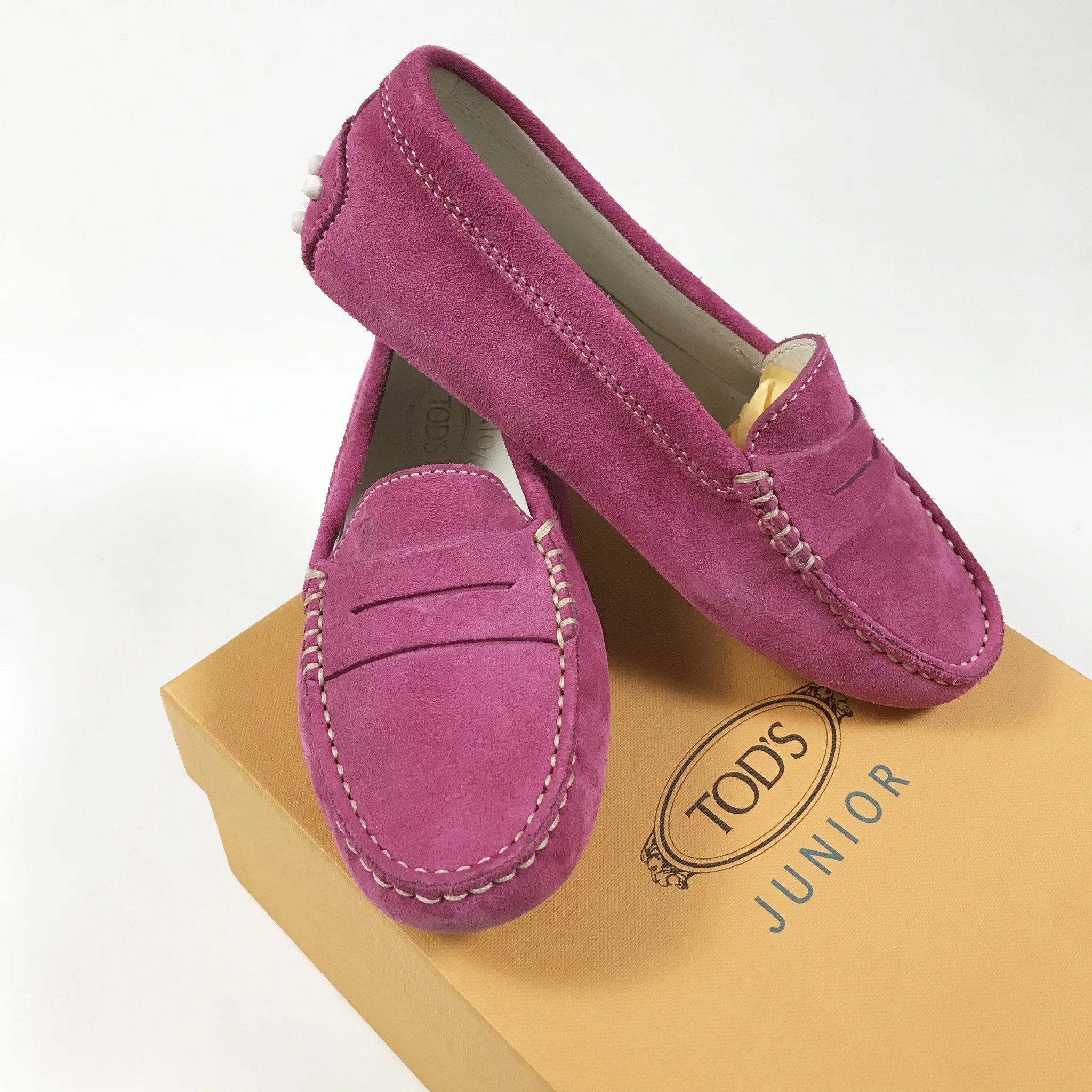Tod's Junior fuschia suede moccasins 31
